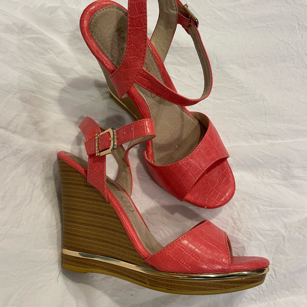 KAYLEEN By Los Angeles Vibrant Coral Wedges